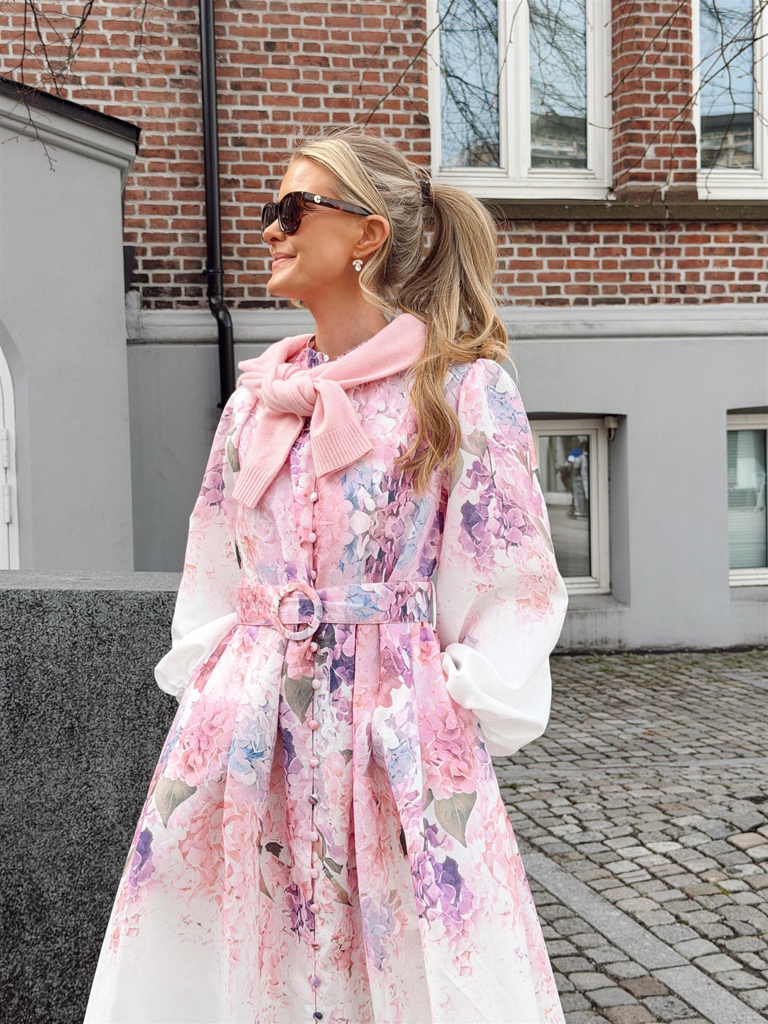 From Paris with love Hvit og lilla kjole
