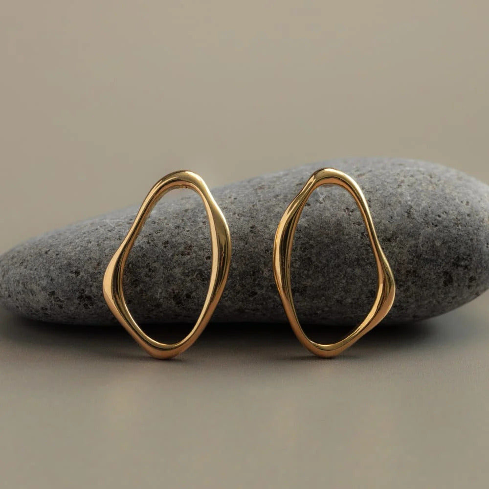 ORELIA Open organic oval stud