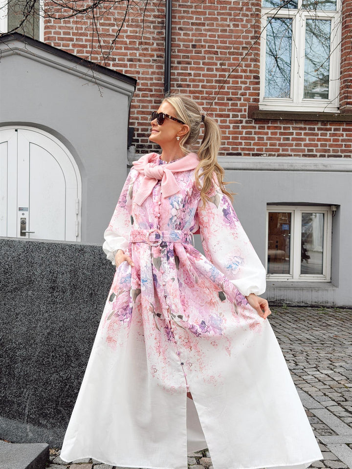 From Paris with love Hvit og lilla kjole